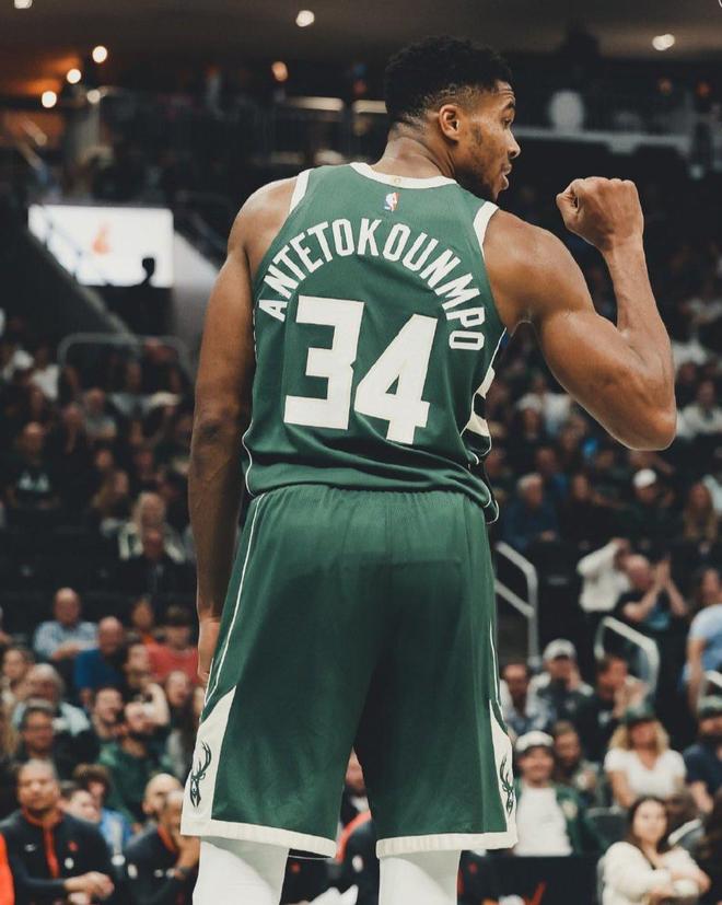 字母哥重返赛场，比赛局势复杂首场状态出色，巴塞罗那观众沸腾！的简单介绍kaiyun-开云官网