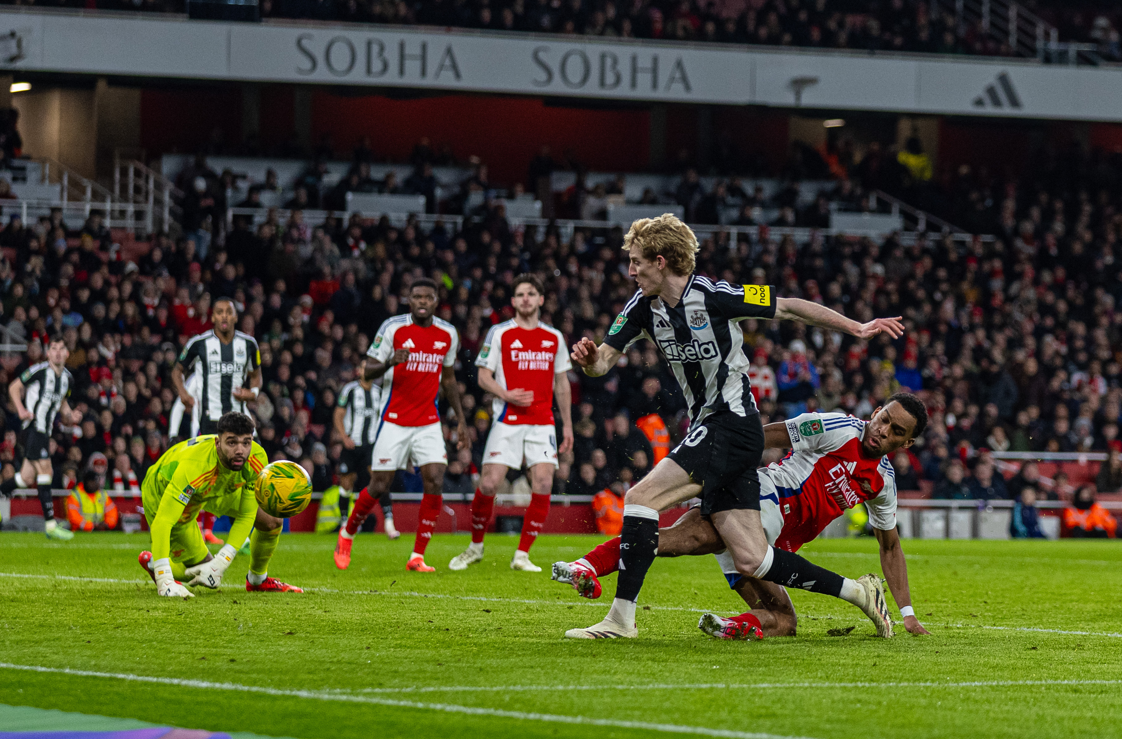 包含欧联加时末段走向成谜，阿森纳伤情更新，话题不断，轮换策略成焦点的词条开云