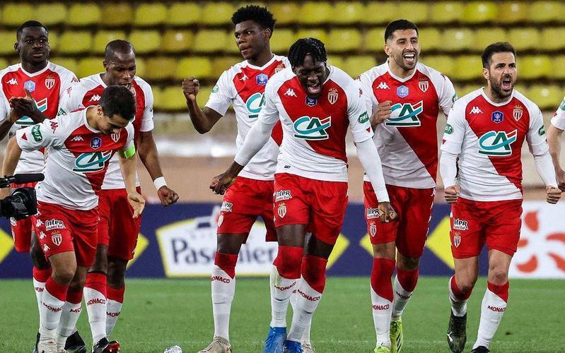 包含赛地聚焦——法国杯冲刺阶段热度飙升，芝加哥公牛战术微调，信心回归，轮换策略成焦点的词条